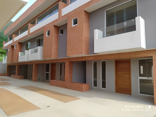 Se Vende Townhouse Piedra Pintada Mañongo Foth-323