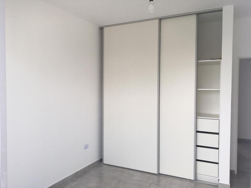 Imagen 9 de 11 de Departamento De Un Dormitorio Con Cochera. Zona Plaza Malvinas