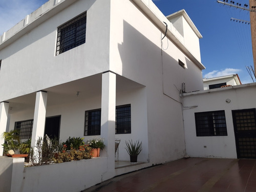 Imagen 1 de 14 de Vendo Casa La Atlantida. 450mts.2niveles, 5hab, 4baños, Tanq