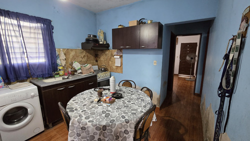 Casa 3 Ambientes Con Patio Y Cochera Cubierta Sobre Carmen Puch Esquina Adolfo Alsina