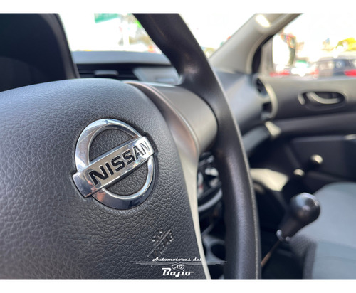 Nissan NP300 T/M DOBLE CABINA S AC PAQ SEG 6VEL