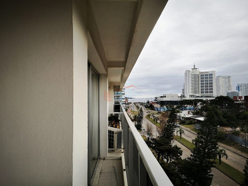 Imagen 14 de 30 de Venta De Apartamento En Punta Del Este, Avda Chiverta A Metros De La Playa Brava Y Mansa