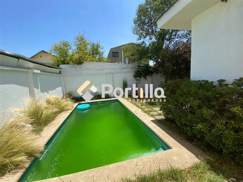 Casa Comercial En Arriendo