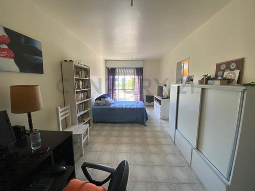 Venta De Monoambiente Con Balcón En La Boca