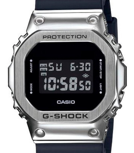 Relógio de pulso Casio G-Shock GM-5600 com corpo prata,  digital, para masculino, fundo  preto e cinza, com correia de resina cor preto, subdials de cor cinza, ponteiro de minutos/segundos cinza, bisel cor prata e preto, luz azul-verde e fivela simples