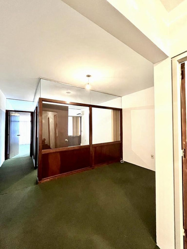 Amplia Oficina En Venta En Ciudad Vieja Montevideo