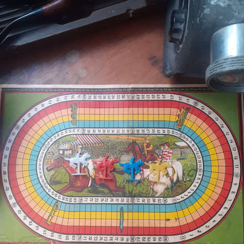 Antiguo Juego De Mesa-carrera De Caballos (tablero Y Fichas)