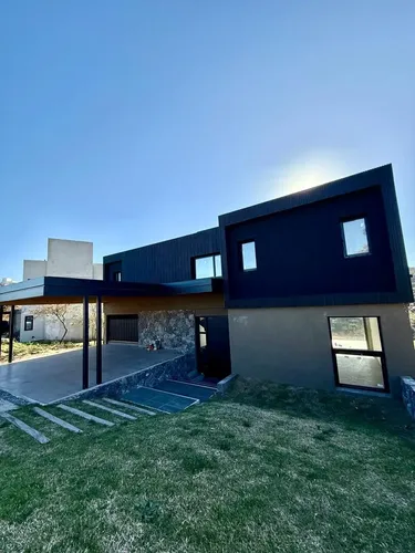 Casa A Estrenar En La Deseada  3 Dormitorios, Vistas Y Diseño Premium