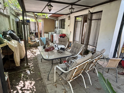 2 Locales Comerciales + Casa De 2 Pisos Con Jardín