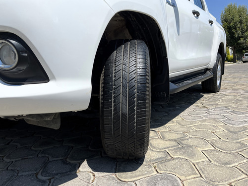 Toyota Hilux 2.7 Cabina Doble Sr Mt