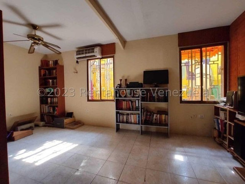 Imagen 23 de 27 de Amplia Casa En Venta Urb. Piedra Pintada La Victoria 23-18371 Ejc 04243439046