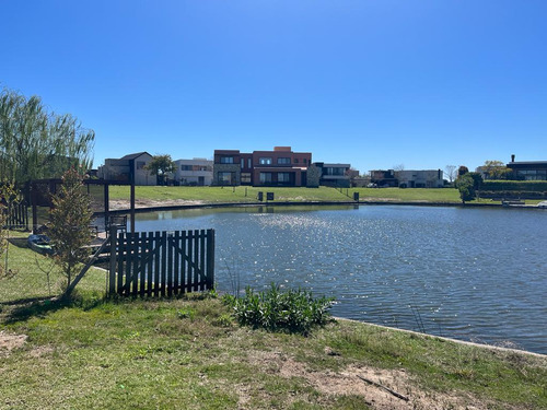 Terreno Lote En Venta Al Lago En Barrio Ceibos - Puertos