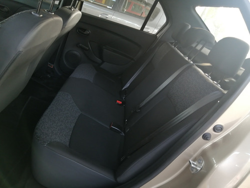 Imagen 10 de 11 de Renault Logan Life 2022