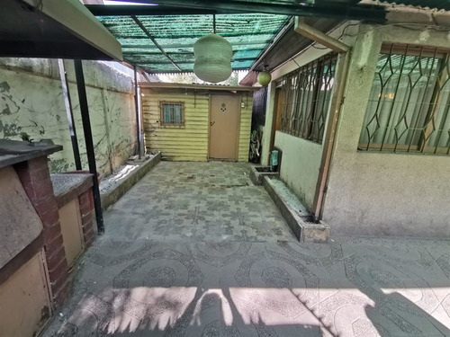 Casa En Venta De 5 Dorm. En La Florida
