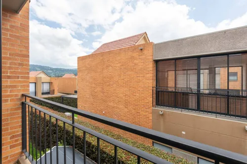 Casa En Venta En El Tejar. Cod V22949