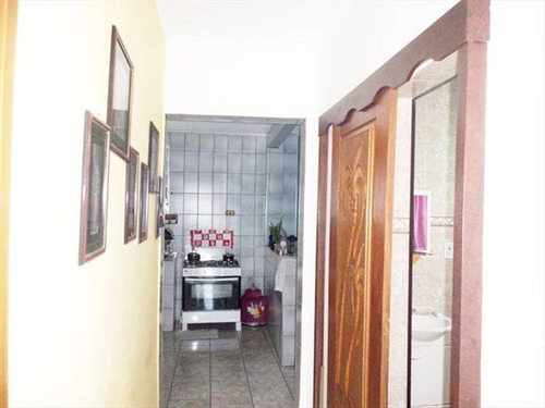 Imagem 12 de 23 de Ambientes Amplos, Arejados, Quintal, Jardim, Localizado Em Rua Que Não Enche, Proximo Do Centro De São Vicente. - Hm2207