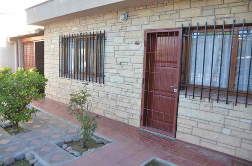 Casa En Venta En Las Heras Con Dpto Int. Y Taller 