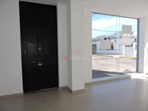 Local En Venta Y Alquiler En Centro De Maldonado - Excelente Ubicación Comercial- Ref: 21949