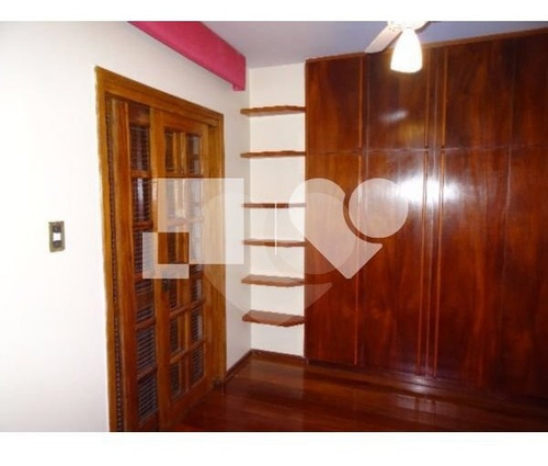 Imagem 10 de 20 de Casa De 2 Pavimentos Com Piscina. - Reo418191
