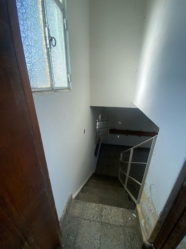 Salon Al Frente Entrada Independiente Con Vivienda (sin Expensas)