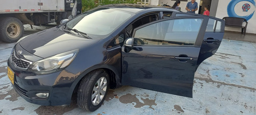 Kia Rio Sedan Full Equipo