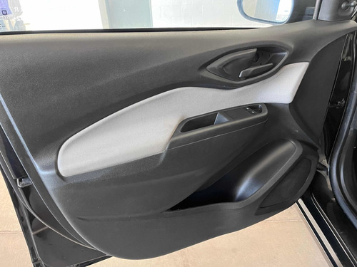 Imagen 13 de 21 de Chevrolet Onix 2018 1.4 Lt 98cv