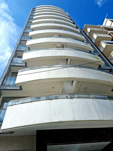 Imagen 12 de 26 de Vacaciones De Invierno En Mar Del Plata!!! Espectacular Depto. 3 Amb. Con Vista Al Mar. Para 6 Personas. 2 Baños. Hidromasaje. Cochera Cubierta Para 2 Autos. Parrilla En La Terraza.