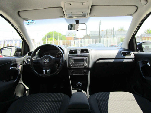 Imagen 12 de 15 de Volkswagen Vento 2014 4p Highline L4/1.6 Man