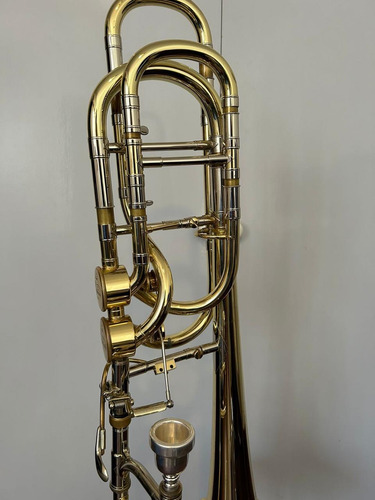 Trombón Bajo Courtois Modelo New York Dorado