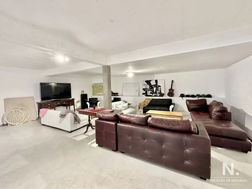 Casa De Tres Dormitorios Y Servicio En Venta, Golf, Punta Del Este