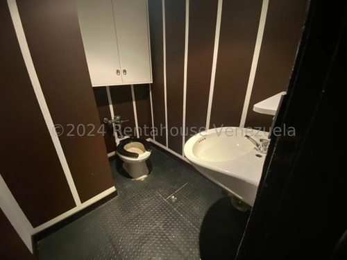 Ana Torres. Local Comercial En Venta 24-14730 En Chuao