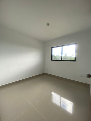 Apartamento En Venta En La Jacobo Majluta De 3 Habitaciones