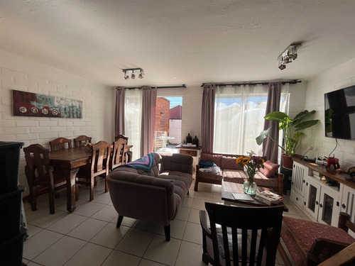 Venta De Hermosa Y Comoda Casa 3d2b Con Local Comercial