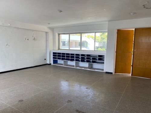 Imagen 27 de 30 de Venta De Edificio Educacional En Prados Del Este, Para Colegio O Preescolar Con 12 Salones Mas Patio Amplio Al Aire Libre, Mas Casa Anexa
