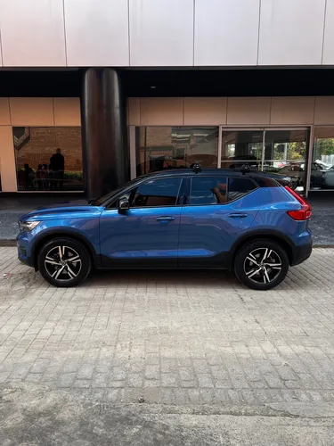 Volvo XC40 2.0 T4 R-Design