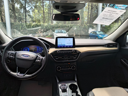 Ford Escape titanium hev