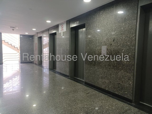 Oficina De 121m2 ,totalmente Operativa Con Aire Acondicionado Central En Alquiler En El Recreo, 25-11404
