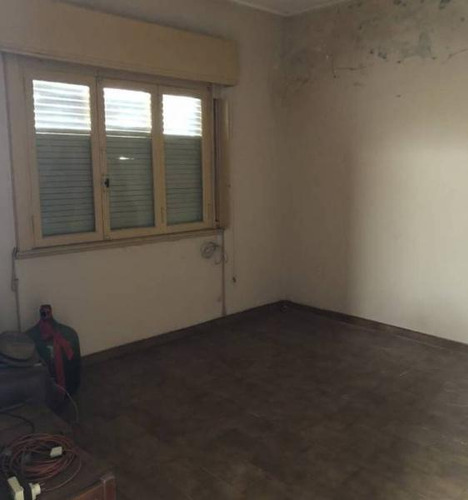 Casa Con Galpon Y Cochera ,excelente Zona !!!