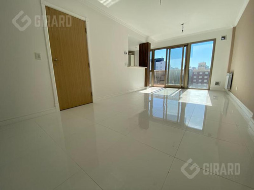 Departamento En Venta De 2 Amb. Plaza Mitre. Oportunidad