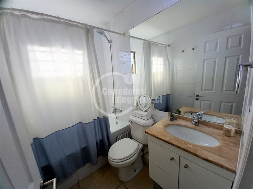 Casa En Venta De 5 Dorm. En La Florida