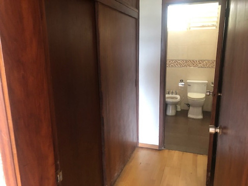 Imagen 13 de 28 de En Venta Espaciosa, Iluminada Y Ventilada Casa Ubicada En La Parte Alta De La Urb. El Marqués.
