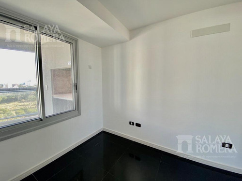 Imagen 10 de 25 de Venta Departamento En Playa Brava, Torre De Categoria, 2 Dormitorios Dependencia De Servicio