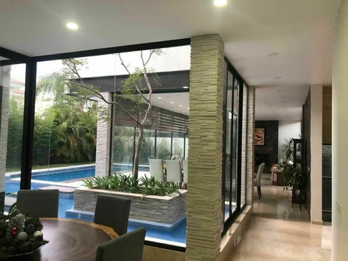 Residencia De Super Lujo En Valle Real Dentro De Coto Y Con