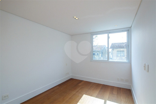Imagem 25 de 30 de Casa Moderna, Reformada, Pronta Para Entrar Com 03 Suítes - Reo102100