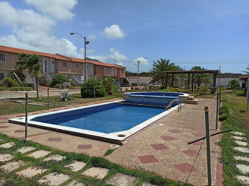 Imagen 2 de 9 de Cómoda Casa En Conjunto Privado