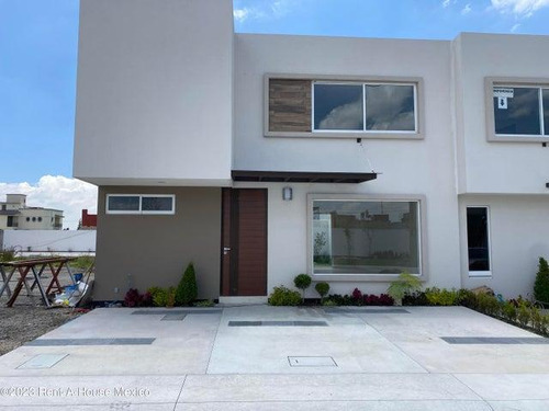 Casa En Venta En Metepec San Salvador Tizatlalli Gis 24-1104