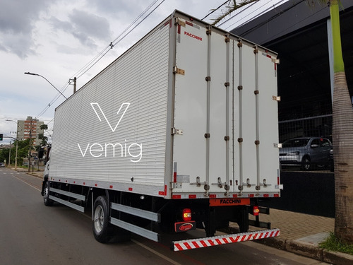Vw 17.230 2017 Constellation 4x2 Baú Cg Seca Facchini