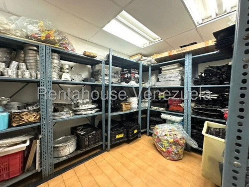 Excelente Local Comercial En Alquiler En Los Palos Grandes, 25-9993