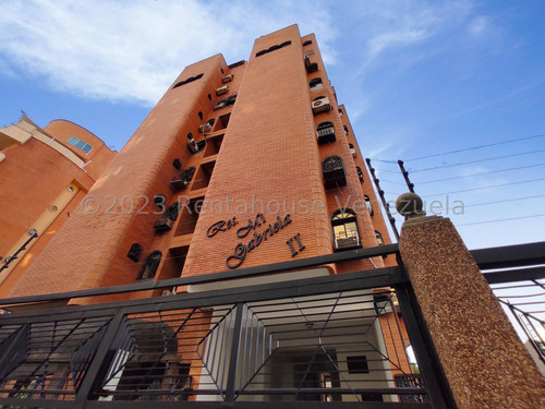 Apartamento En Venta Cómodo Grande  Nela 23-3829