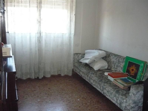 Venta En Block 2 Locales Comerciales + Piso De 4 Ambientes Con Cochera Cubierta